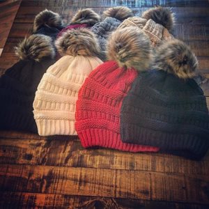 Crowellz Knit Hat with Pompom in Synthetic Fur